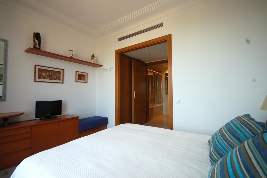 Lets Holidays Apartment Sea Views In Barcelona Room photo